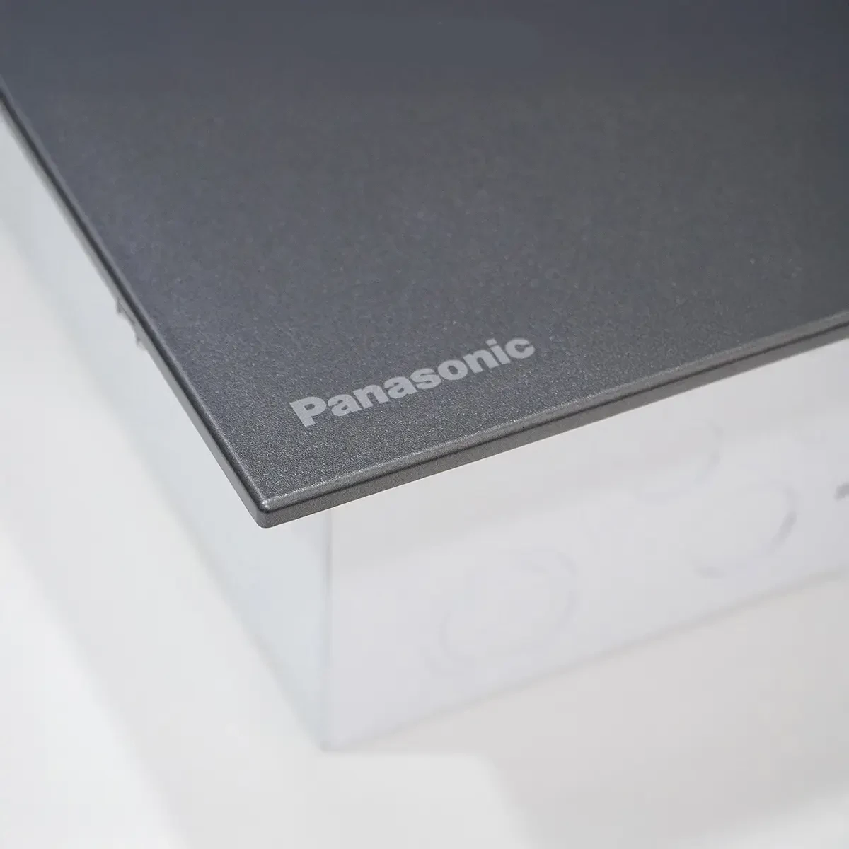 Tủ điện âm tường 12 đường màu xám ánh kim Panasonic BQDF12MH31AV - Ảnh 2