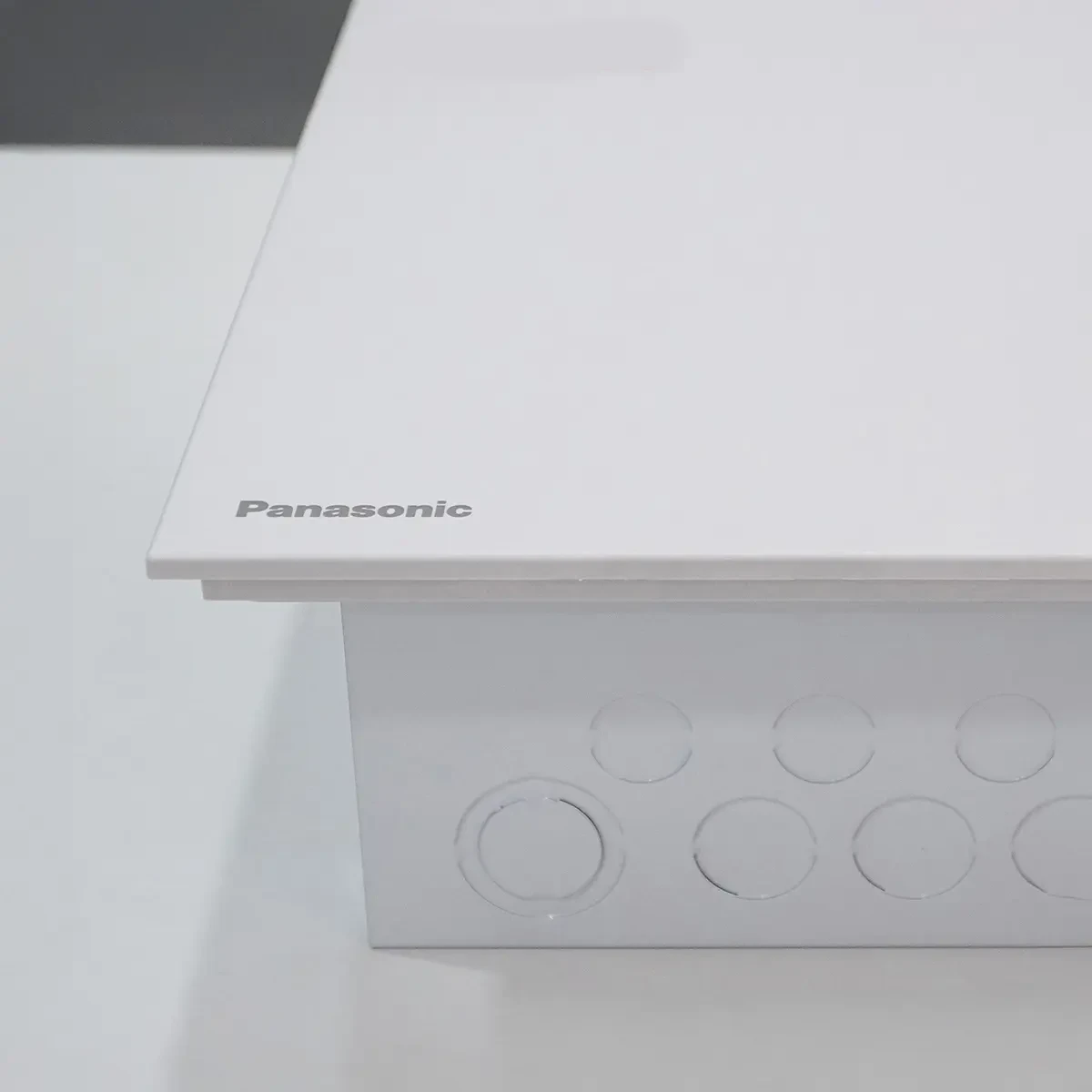 Tủ điện âm tường 16 đường màu trắng Panasonic BQDF16W31AV - Ảnh 2