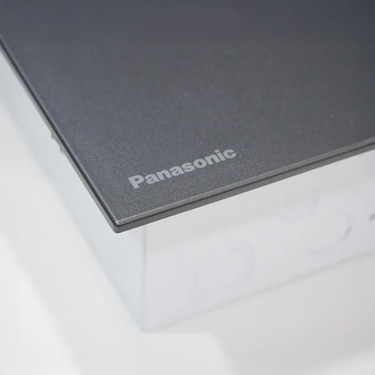 Tủ điện âm tường 24 đường (2 tầng) màu xám ánh kim Panasonic BQDF24MH11AV - Ảnh 2