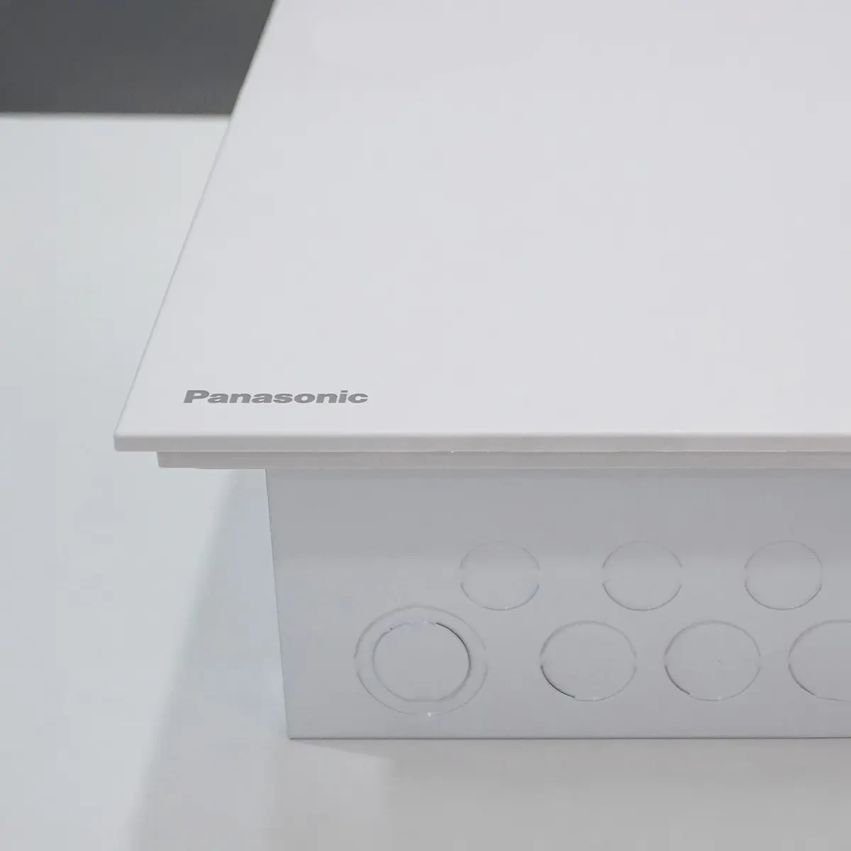 Tủ điện âm tường 24 đường (2 tầng) màu trắng Panasonic BQDF24W11AV - Ảnh 2